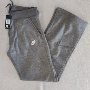 Women's Nike Sweatpants Size Medium Brand New
